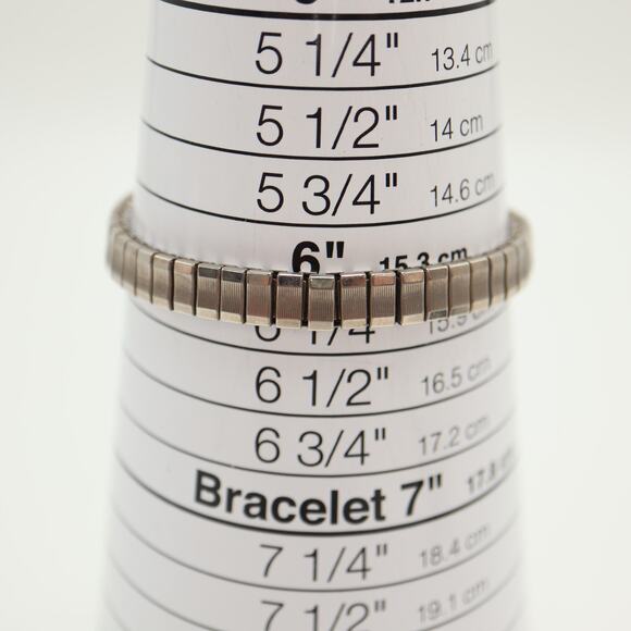 Vintage Helbros Round Gold Tone Cocktail 20mm Watch Silver Stretch w New Battery - Picture 4 of 13